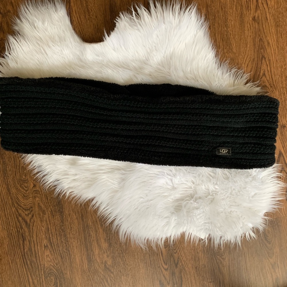 SOLD SOLD SOLD: Ugg Scarf - Picture 6 of 6